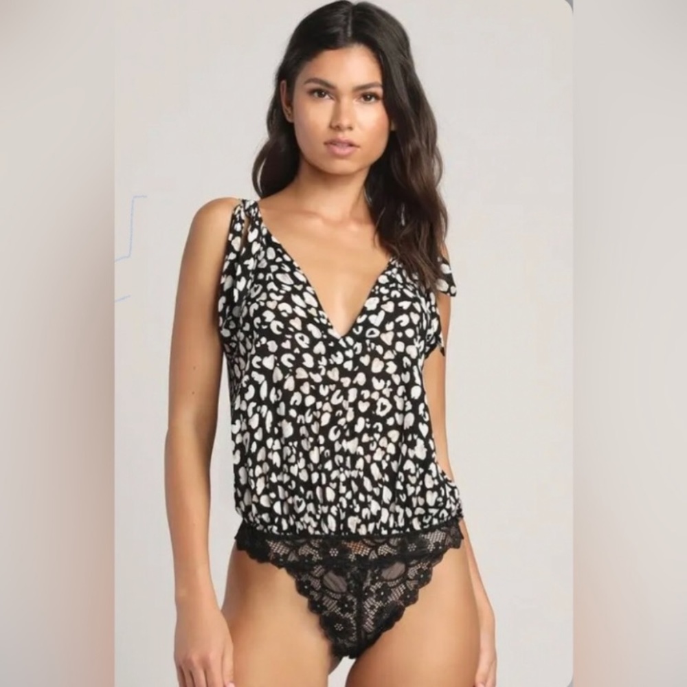Free People body suit size Small. Perfect condition only worn one time.